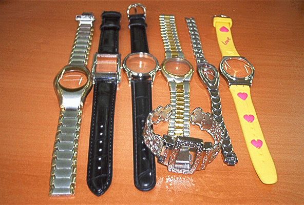 Vỏ đồng hồ bằng kim loại cơ bản, đã hoặc chưa được mạ vàng hoặc mạ bạc