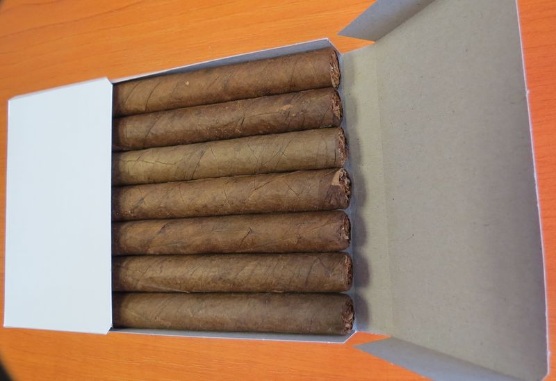 Xì gà, xì gà xén hai đầu và xì gà nhỏ, có chứa lá thuốc lá