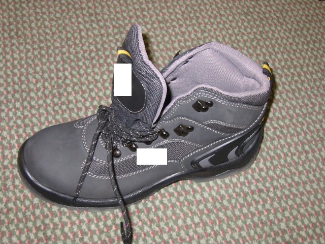 Giày, dép khác, có mũi gắn kim loại bảo vệ